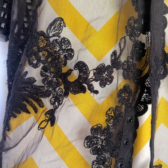 Denis Gagnon lace shit - Picture 2 of 8